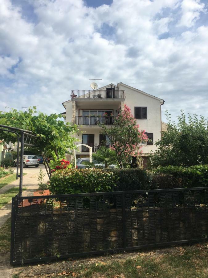 App-Amelijas Apartment Zambratija  Exterior photo